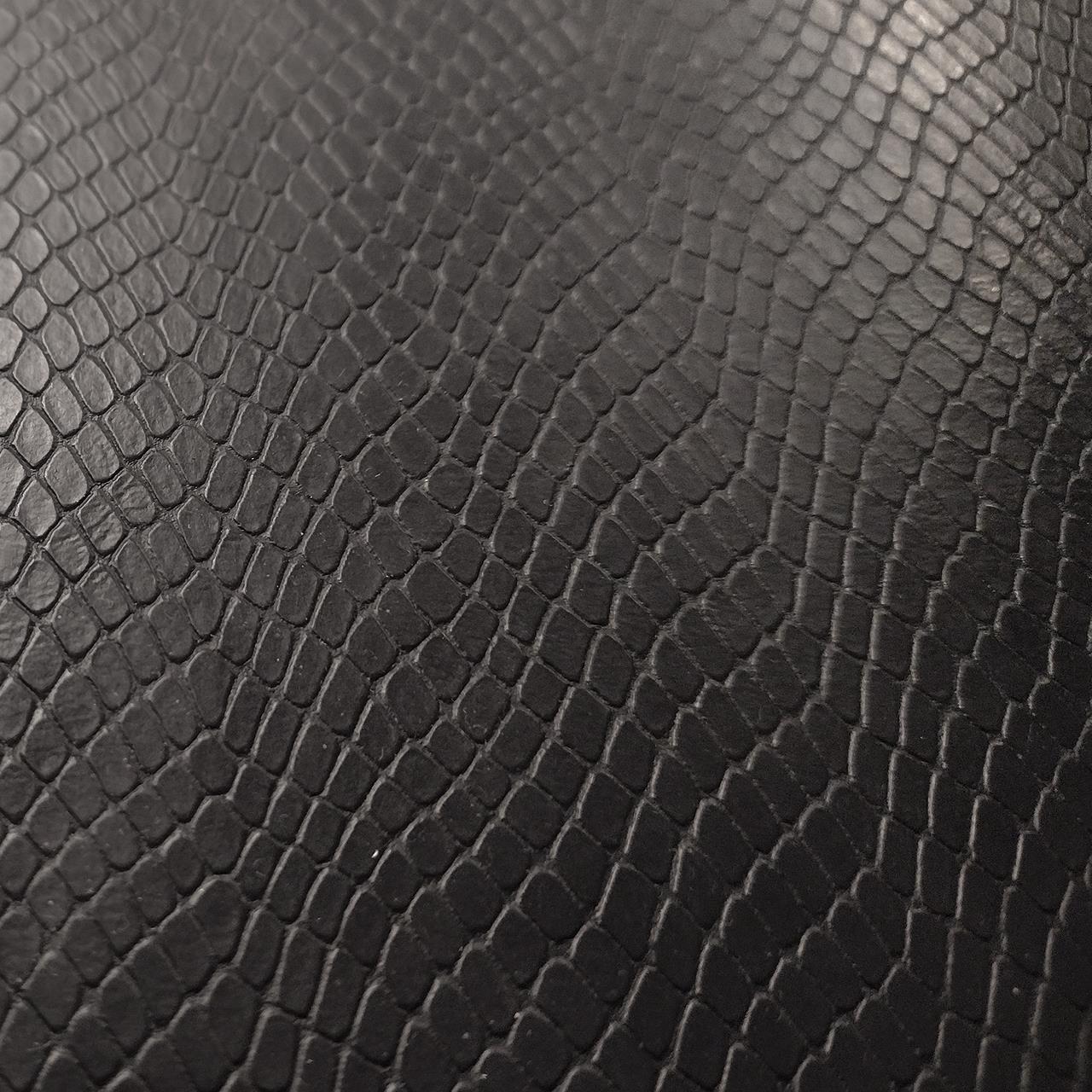 Strukturlatex: Schlangenhaut Schwarz 0,90 mm, 135 cm breit Strukturlatex: Schlangenhaut Schwarz 0,90 mm, 135 cm breit